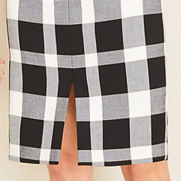 🙌HP🙌Petite Plaid Front Slit Pencil Skirt - Picture 2 of 2